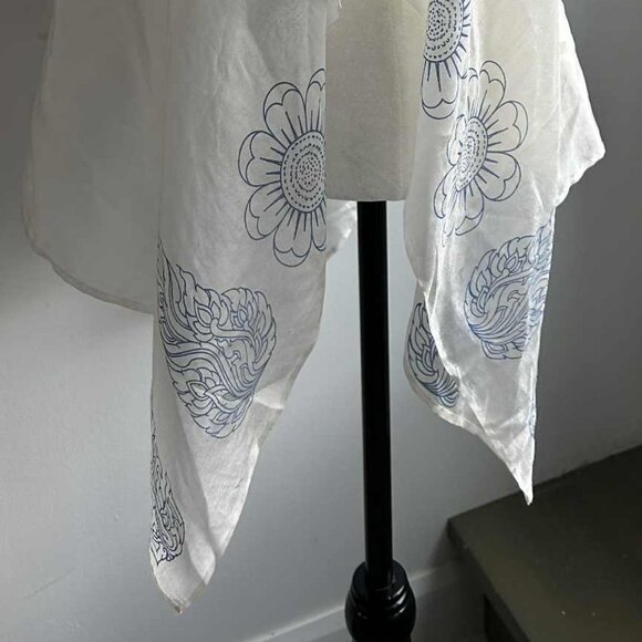 NWT Artisans Angkor Ivory & Indigo Floral Light Pure Silk Poncho — Free Size - Picture 11 of 12
